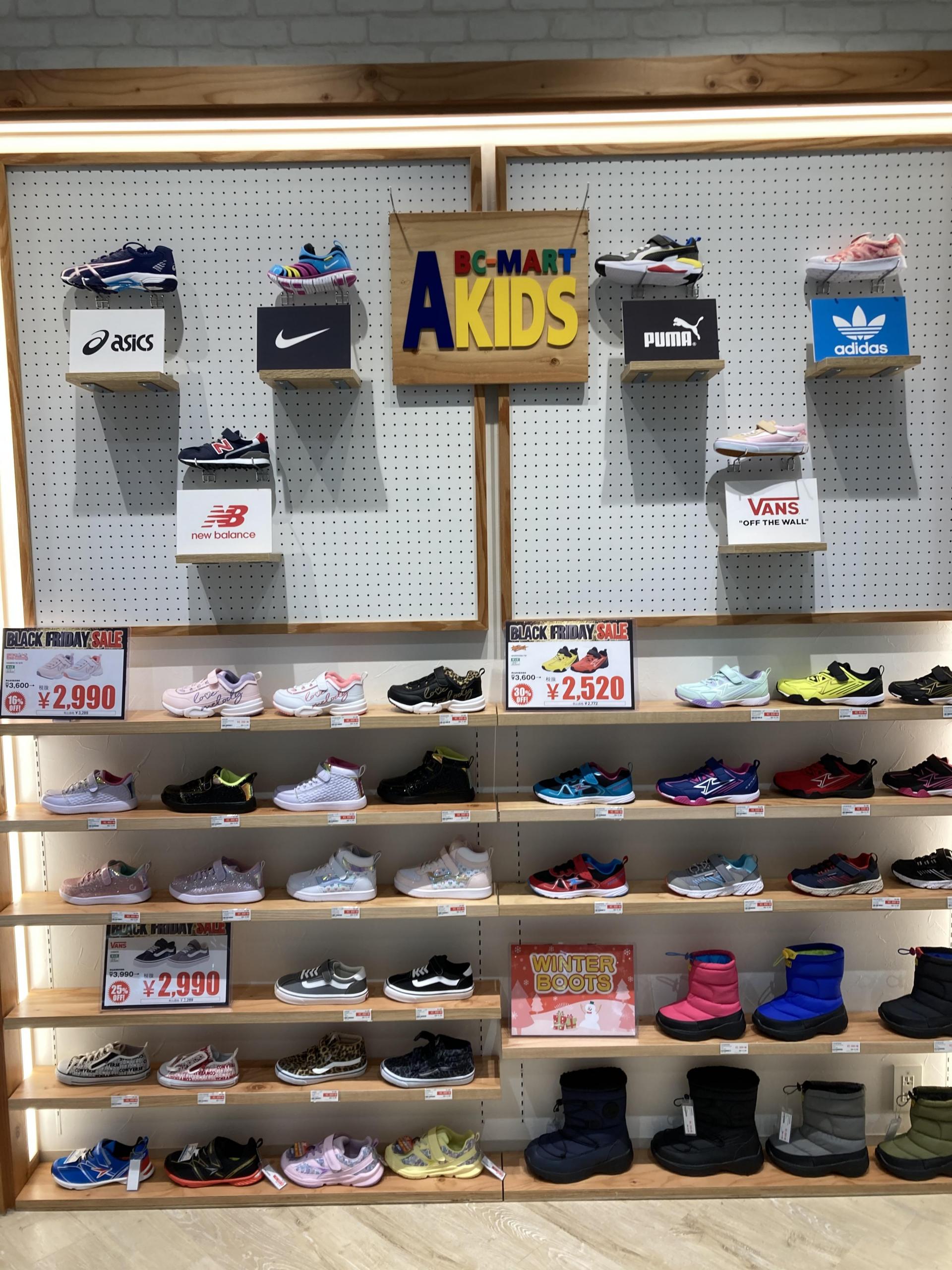 キッズシューズもお買い得!!スノーブーツご用意しております!!